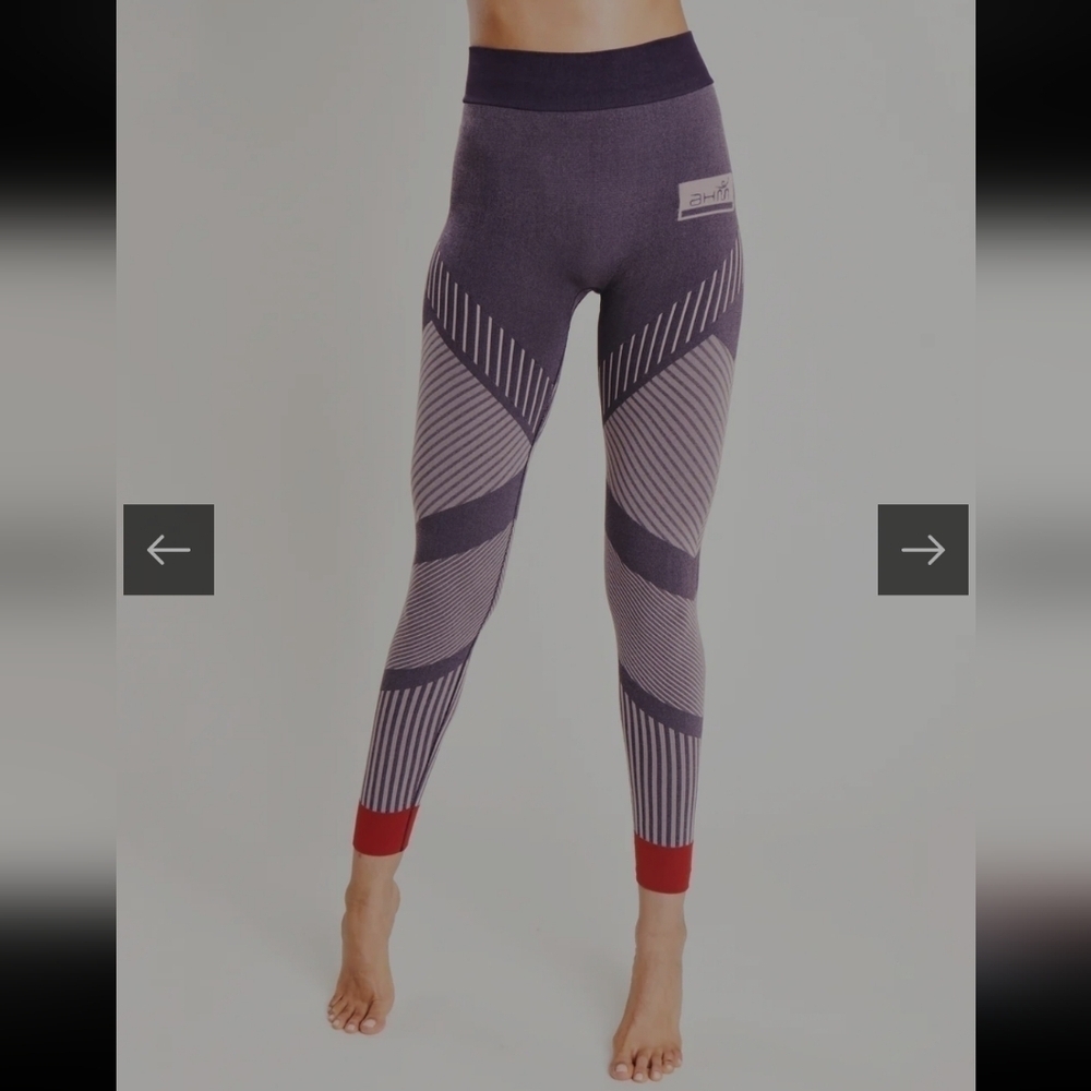 Awakened Heart & Mind AHM High Waist Flow Legging. Color Heather Navy. Size Smal